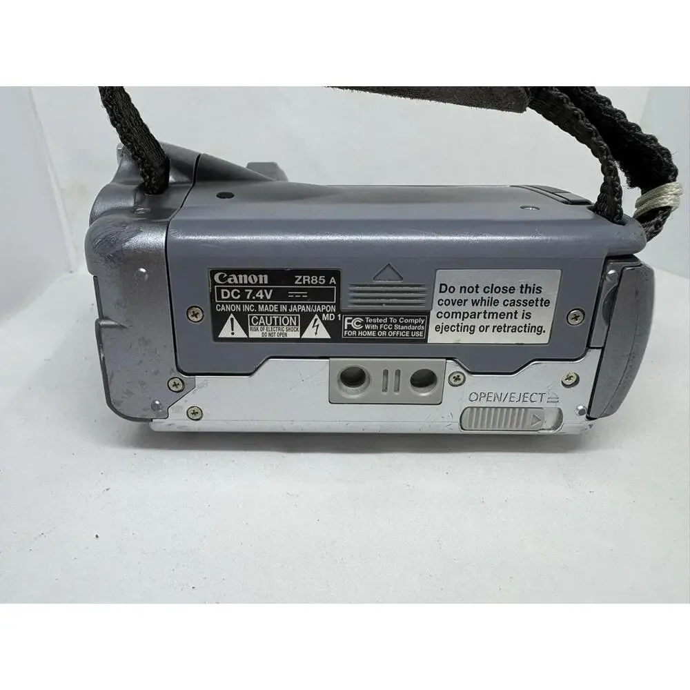 Canon ZR85 MiniDV Camcorder Parts Or Repair Won’t Eject Black Screen Read C101